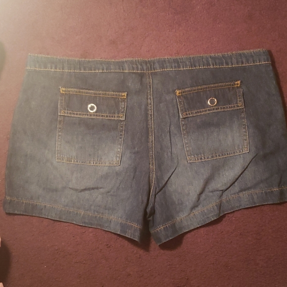 Shorts - Picture 2 of 2